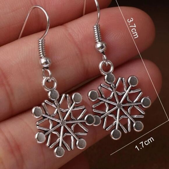 Snowflake earrings   - Picture 3 of 3